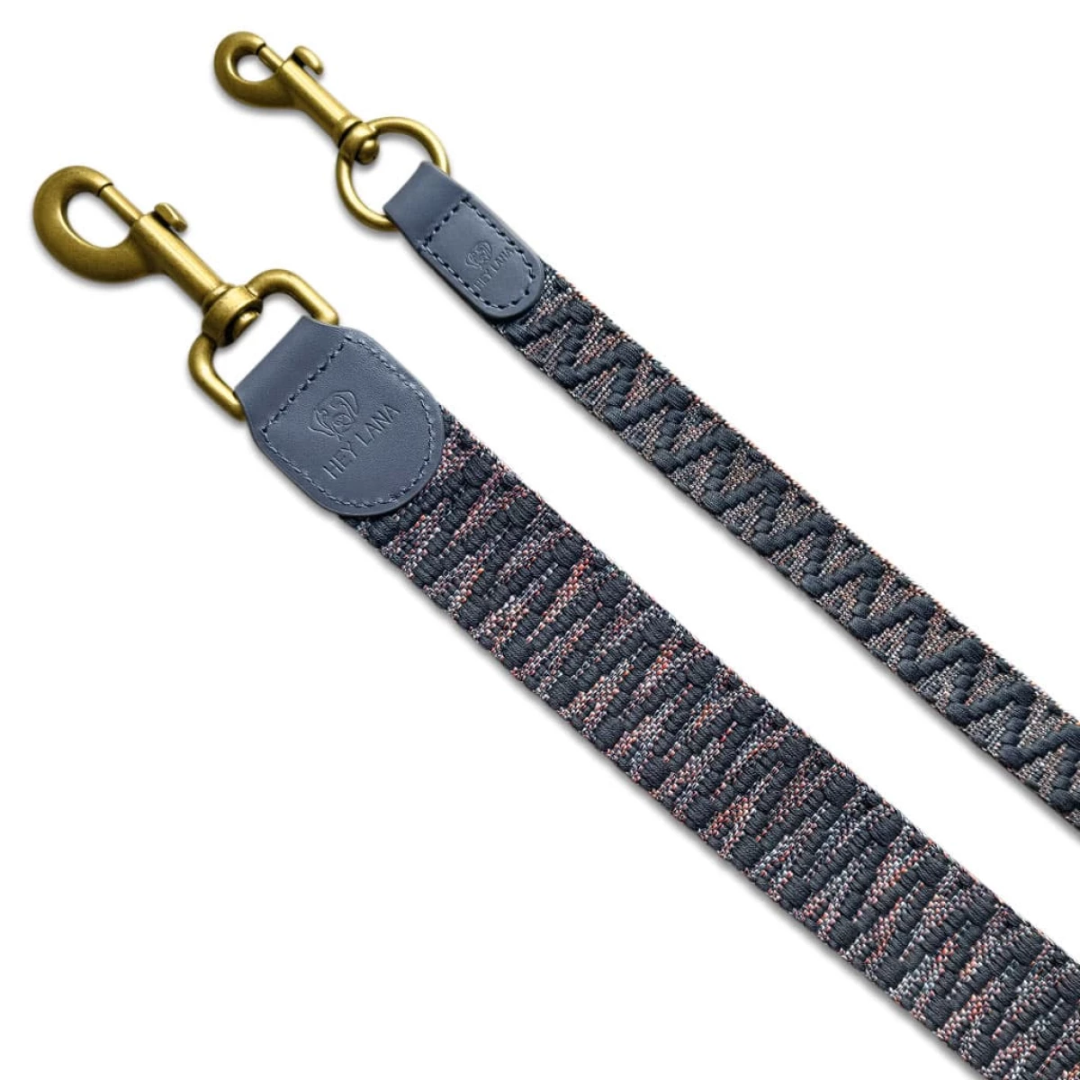Product photos of leash in XS-S and leash in M-XL in blue-grey